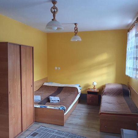 Pokoje Goscinne Barbara Устрон Екстериор снимка