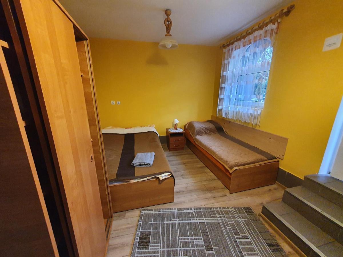 Pokoje Goscinne Barbara Устрон Екстериор снимка