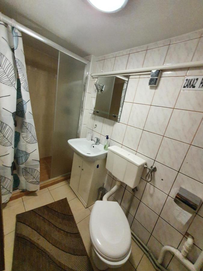 Pokoje Goscinne Barbara Устрон Екстериор снимка